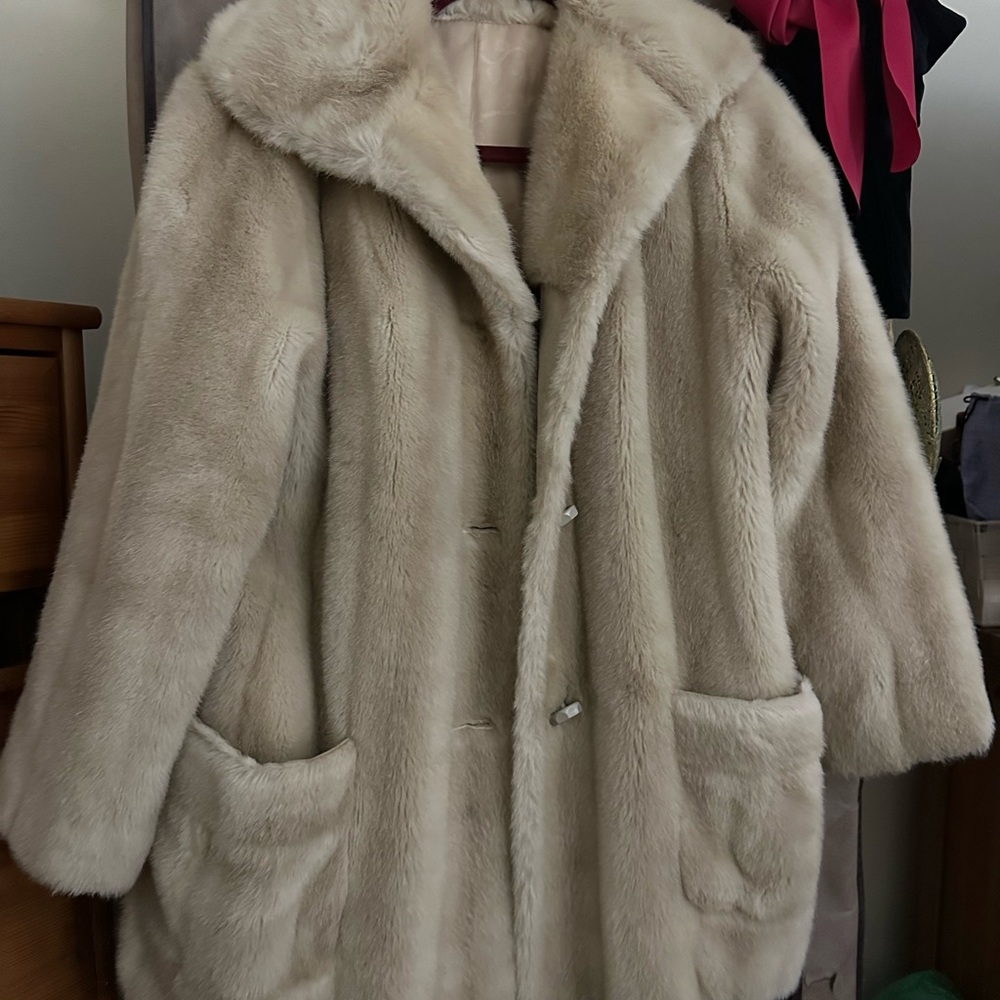 🤍 Vintage MINCARA by Russel Taylor Faux Fur Coat – Luxe Cream / Ivory 🤍